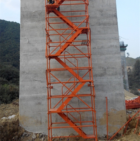 通達安全爬梯生產廠家深度解析 香蕉式與梯籠式安全爬梯，建筑施工安全的專業之選