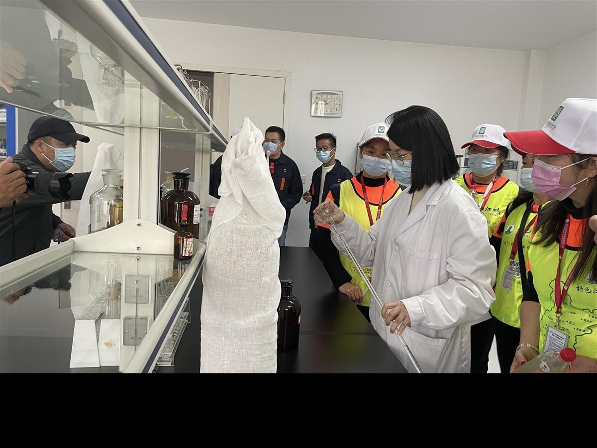 志愿者探秘漢西污水處理廠 污水處理副產品也能廢物利用